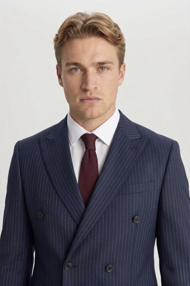 Beyaz Çizgili Lacivert Kruvaze Takım